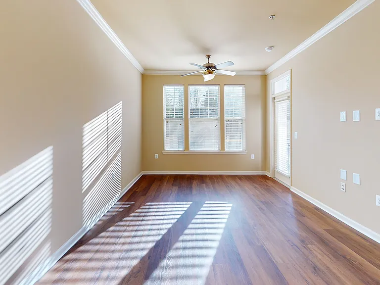 Signal Hill Apartment Homes — Photo 35