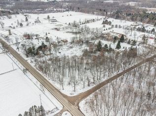 19040 Hickory Ridge Rd, Fenton, MI 48430