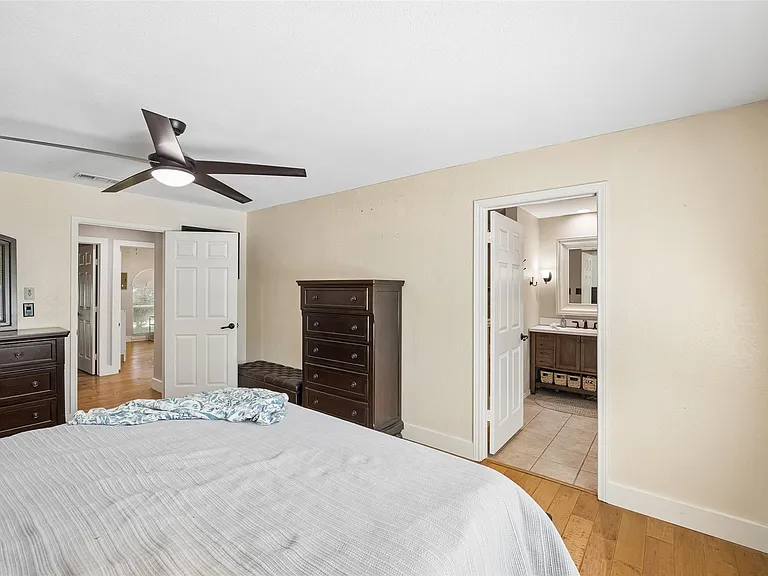 1203 Oakwood Trl — Photo 6