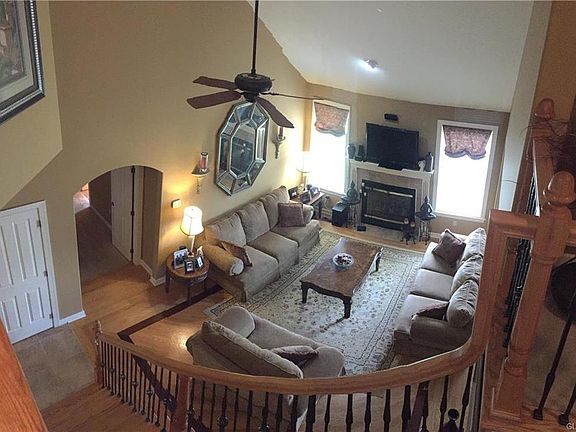 4th image of 298 Lewis Cir