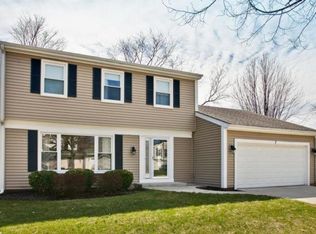 7 Edgewood Rd, Vernon Hills, IL 60061