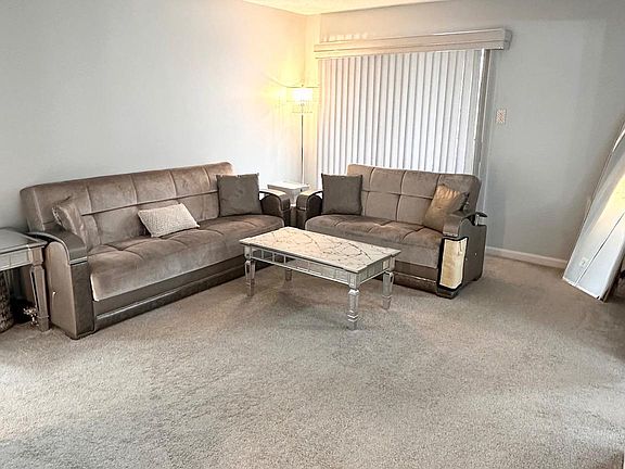 4th image of 12189 Chaucer Ln #12189