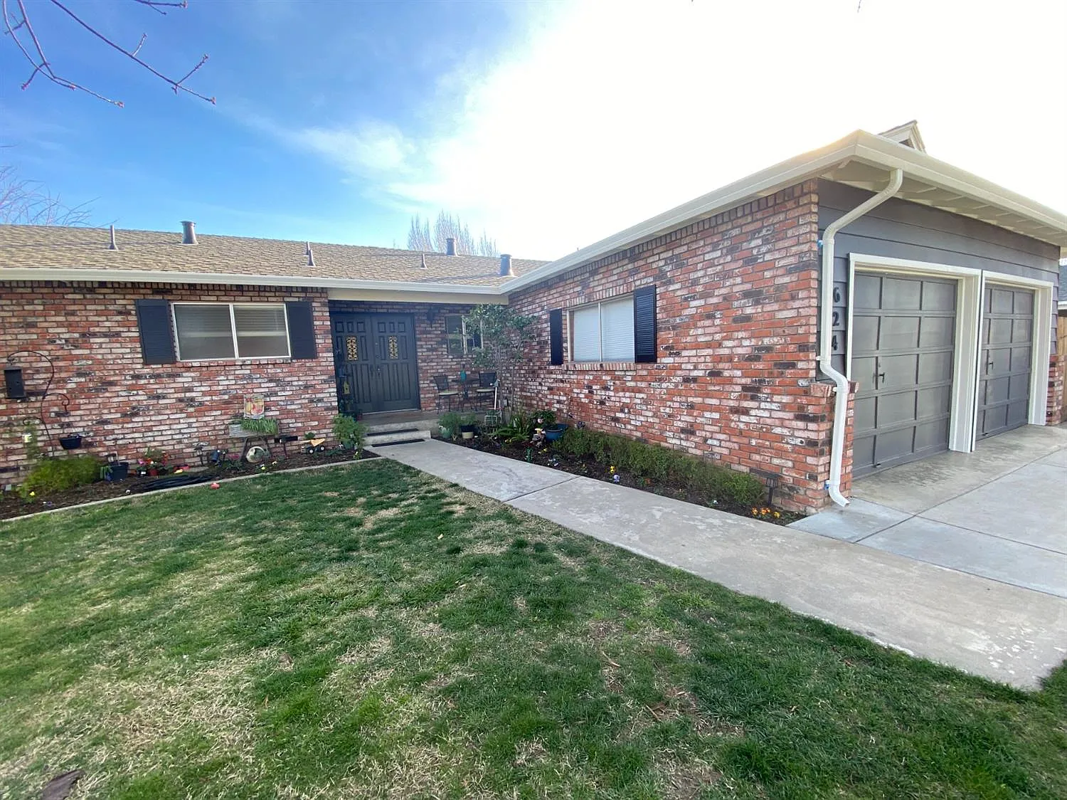 624 Violet St photo 1