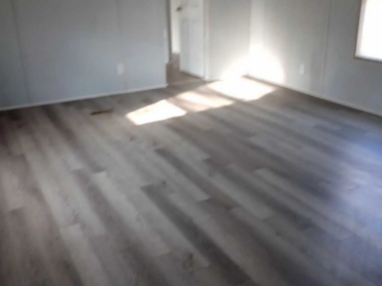 3 bed, 10 sqft, $850 — Photo 2