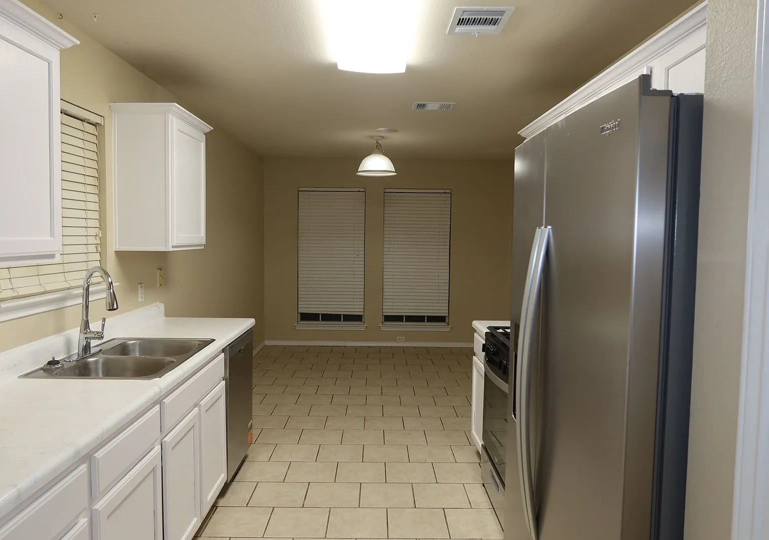Canterbury Classic - 3/2 - New Appliances - Finished Garage - Big Yard - $1975 — Photo 4