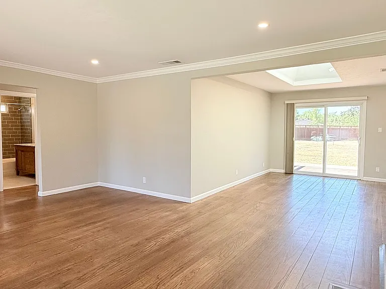 205 Barbara Ct — Photo 8