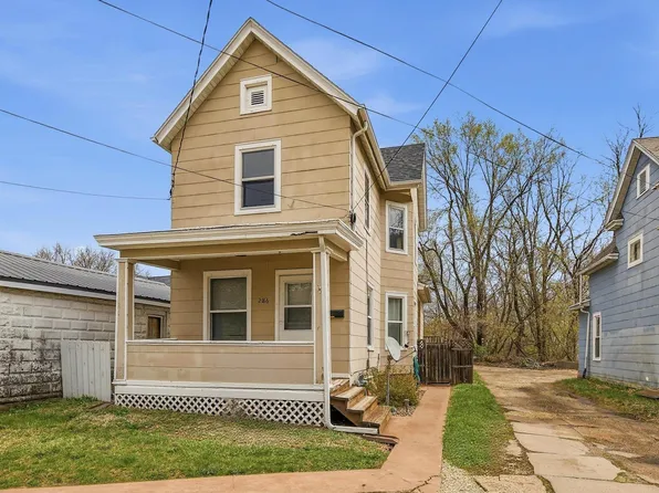 2186 Hodgdon St, Dubuque, IA 52001