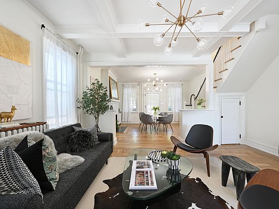 5th image of 372 Webster Ave