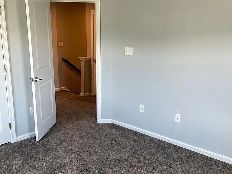 331 S Parkway Dr — Photo 56