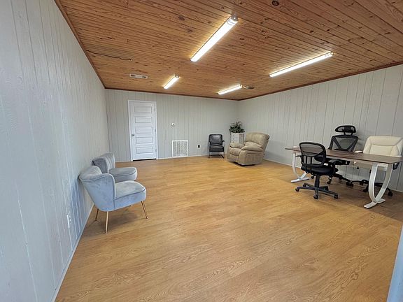 4th image of 4120 Main Ave