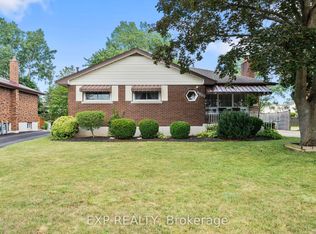 8800 Champlain Dr, Niagara Falls, ON L2G 6Y6