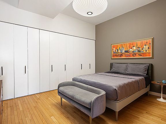 5th image of 252 7th Ave APT 5L