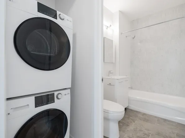 160 Riverside Boulevard image 6 of 21