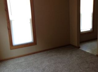 310 E 2nd St APT 1, Waterloo, IA 50703