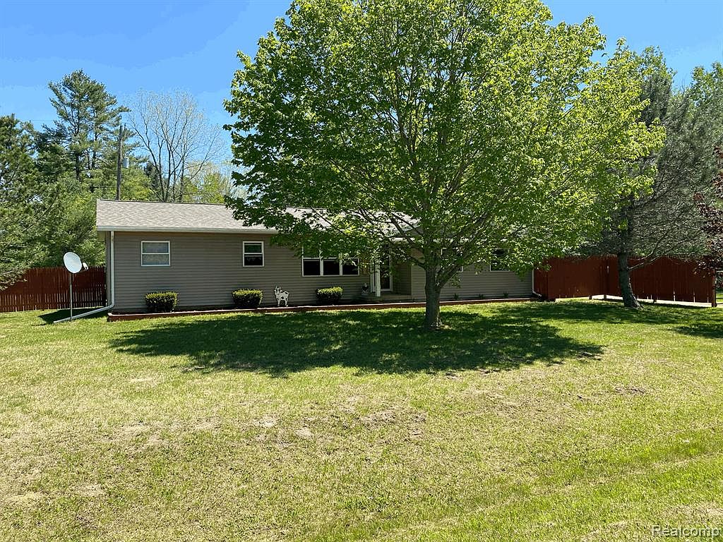 4975 Oak Rd, Vassar, MI 48768 Zillow