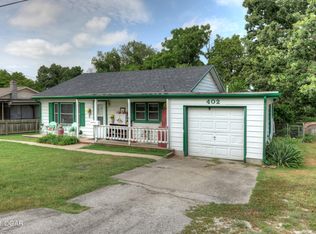 402 Delaware St, Neosho, MO 64850