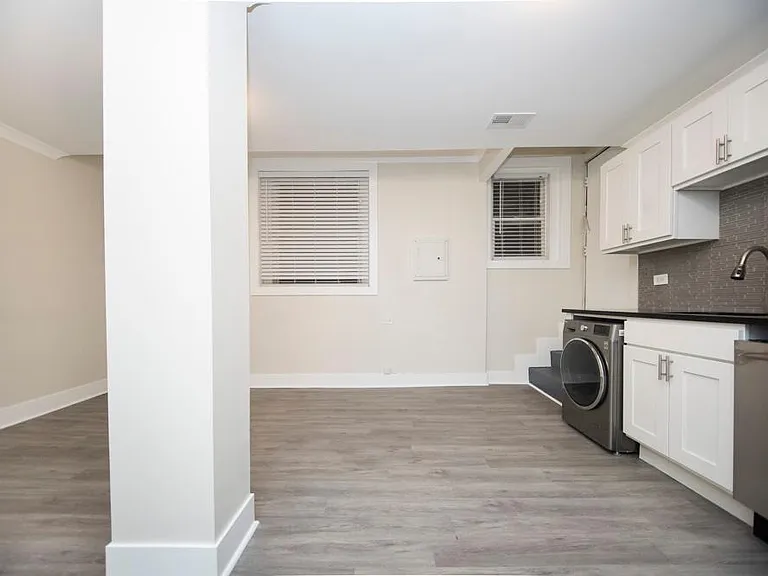 646-48 W Roscoe St #648.5 — Photo 4