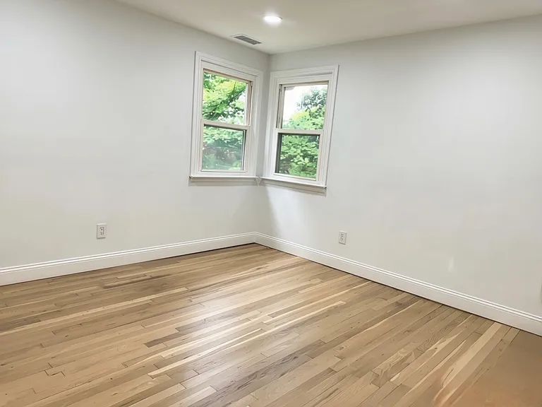 51 Birchwood Rd — Photo 15