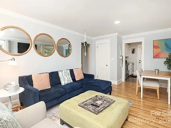 2 bed, 800 sqft, $2,400 — Photo 1