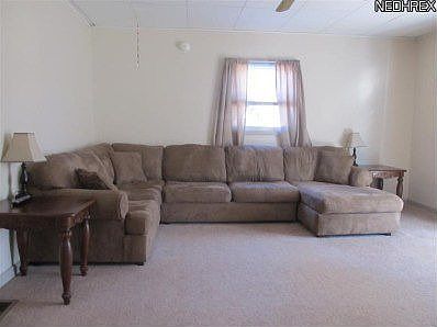 3rd image of 988 Brookside Dr