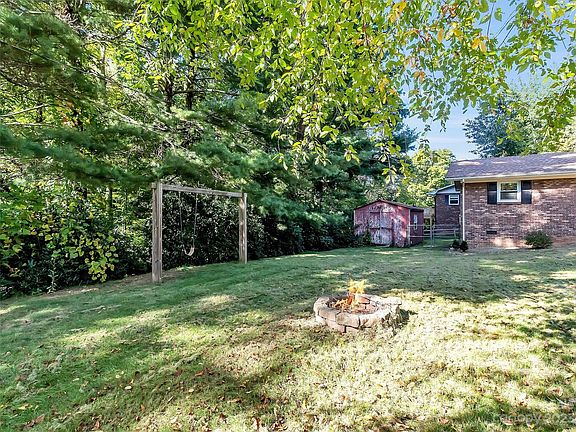 3rd image of 170 Stonecrest Hts