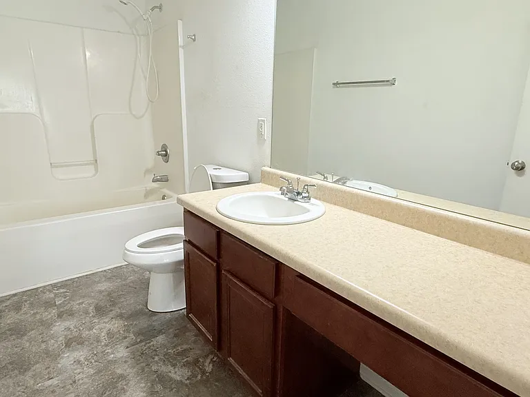 15251 Tyler Mill Dr — Photo 11