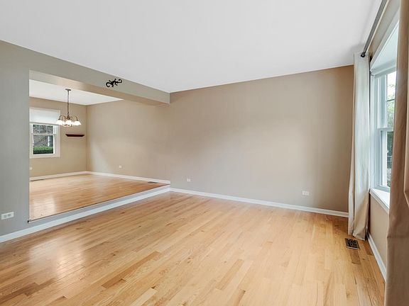 4th image of 1410 Huntington Dr