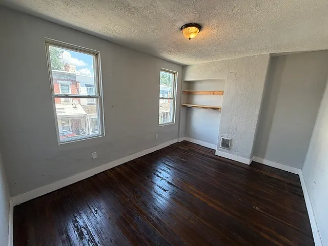 708 E Madison St — Photo 8
