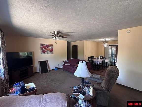 3rd image of 223 Ferncliff Point