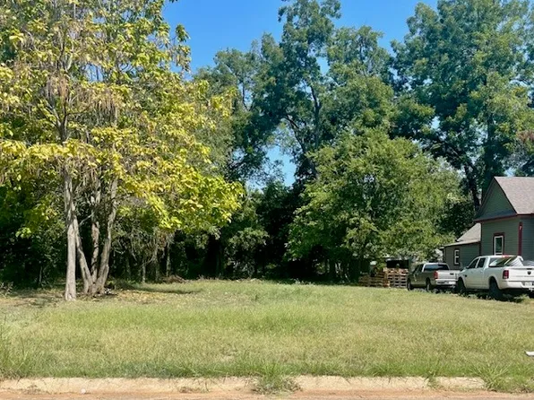 347 E Washington St, Paris, TX 75460