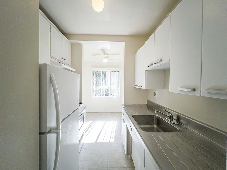 1721 O St #6 — Photo 4