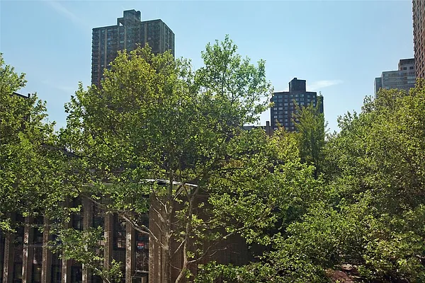 Rented by Douglas Elliman | media 24