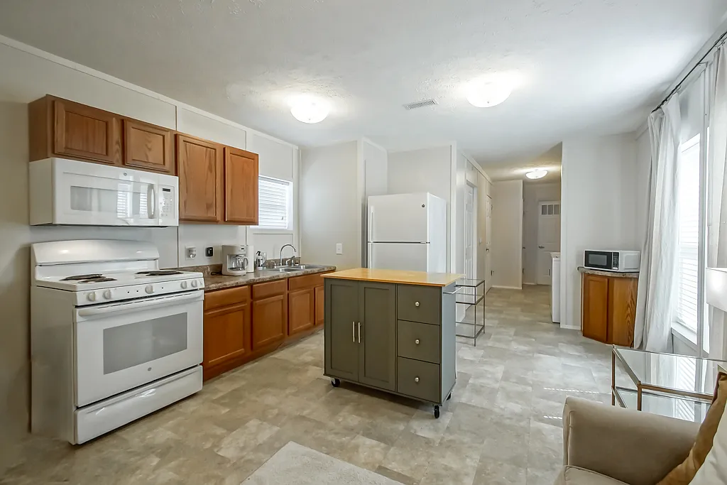3 bed, 840 sqft, $1,200 — Photo 4