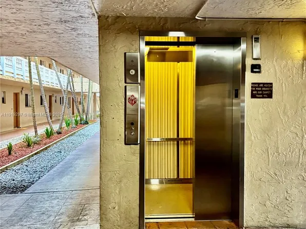 17000 NW 67th Ave APT 232, Hialeah, FL 33015