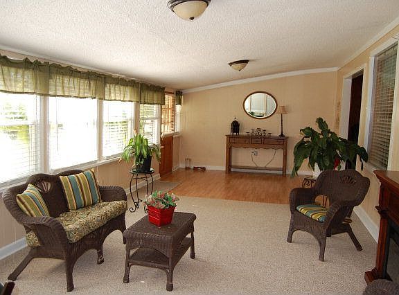 3rd image of 2242 Green Ln