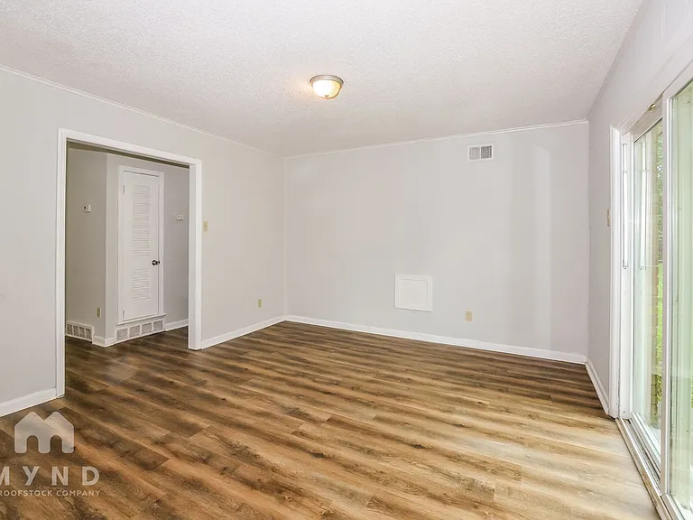 2593 Courtney Dr — Photo 12