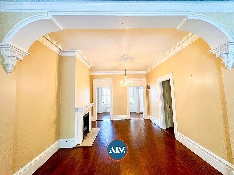 208 E Taylor St — Photo 14