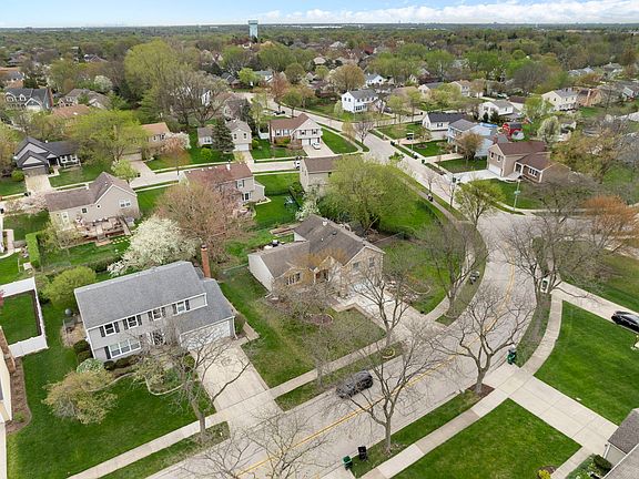 3rd image of 193 Longridge Dr