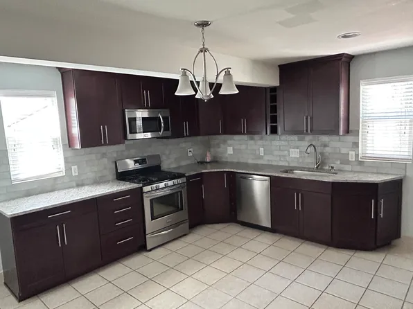 311 Catalpa Dr, Royal Oak, MI 48067