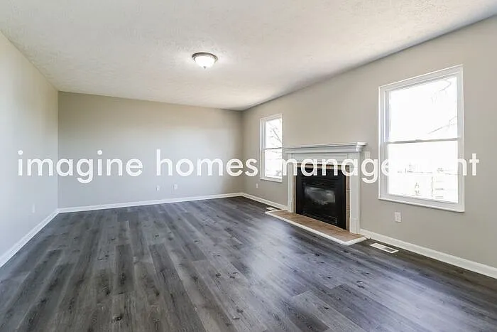 4 bed, 2.5 bath, 2220 sqft, $2,799 — Photo 4