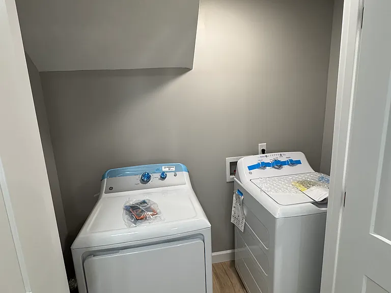 1407 E Market St #1 — Photo 6