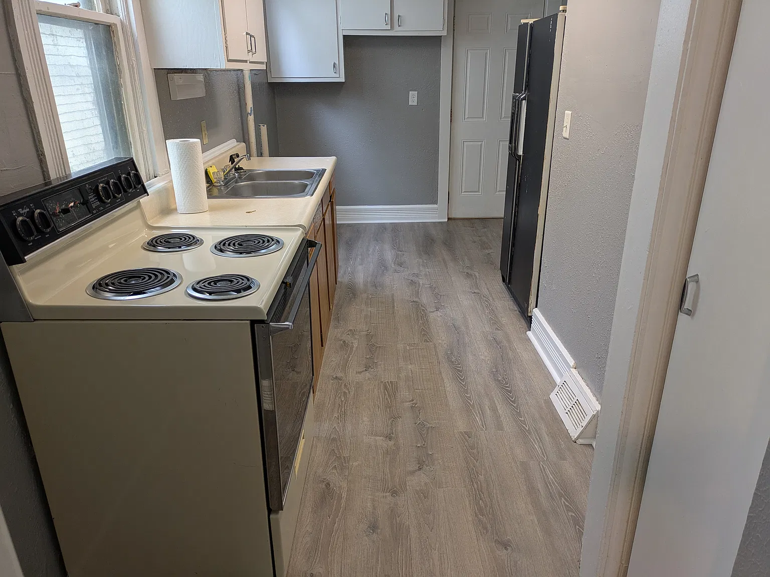 3 bed, 2352 sqft, $1,200 — Photo 4