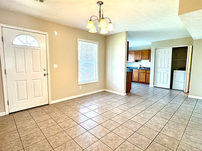 638 Hampton Way #B — Photo 14