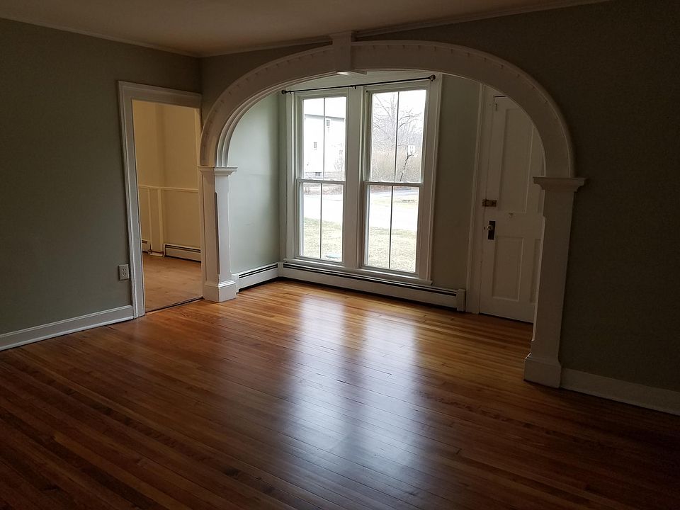 Spacious living room