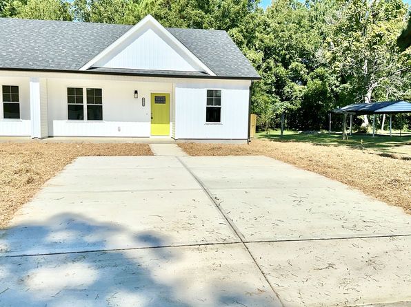 506 S Smithfield St #B, Selma, NC 27576
