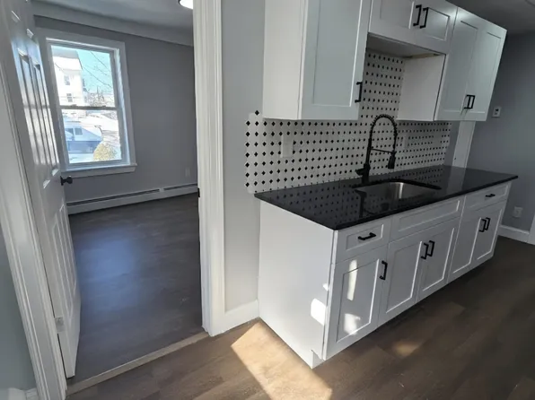 9 Wilson Ave #1R, Woonsocket, RI 02895