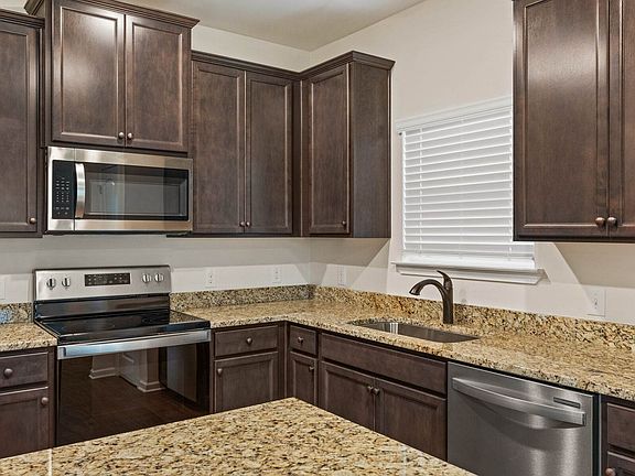 3rd image of 582 Fredericksburg Dr Lot 24