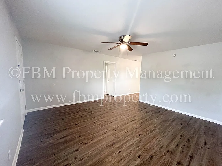 330 W College St #4 — Photo 19