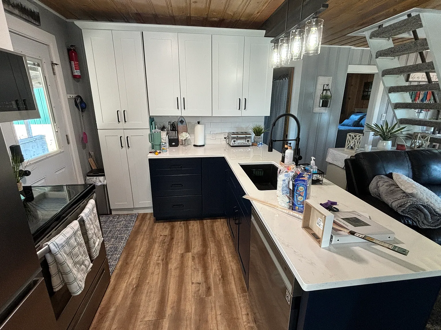 4562 Haney Rd — Photo 3
