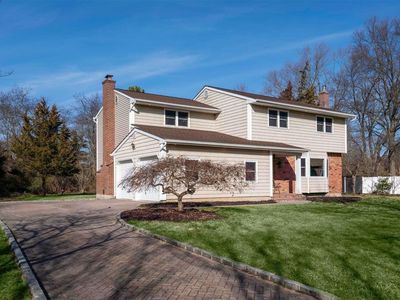 19 Capri Court, Dix Hills, NY, 11746